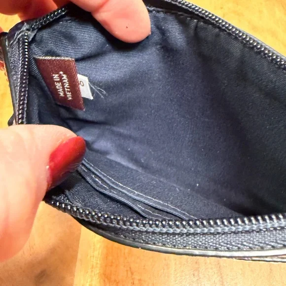 Coach Classic “Old Money” aesthetic Crossgrain Leather Navy/Cream Wristlet (EUC) - Picture 3 of 17